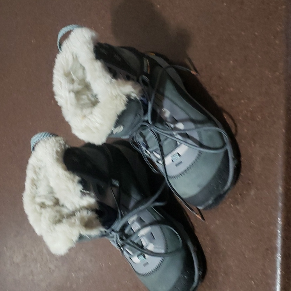 MERRELLS Ladies Size 6 Vibram Boots.  Charcoal Gray and Black.  Worn Once.
